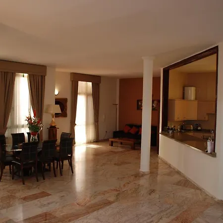 100 Island Village Julia *