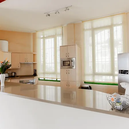 100 Island Village Julia *